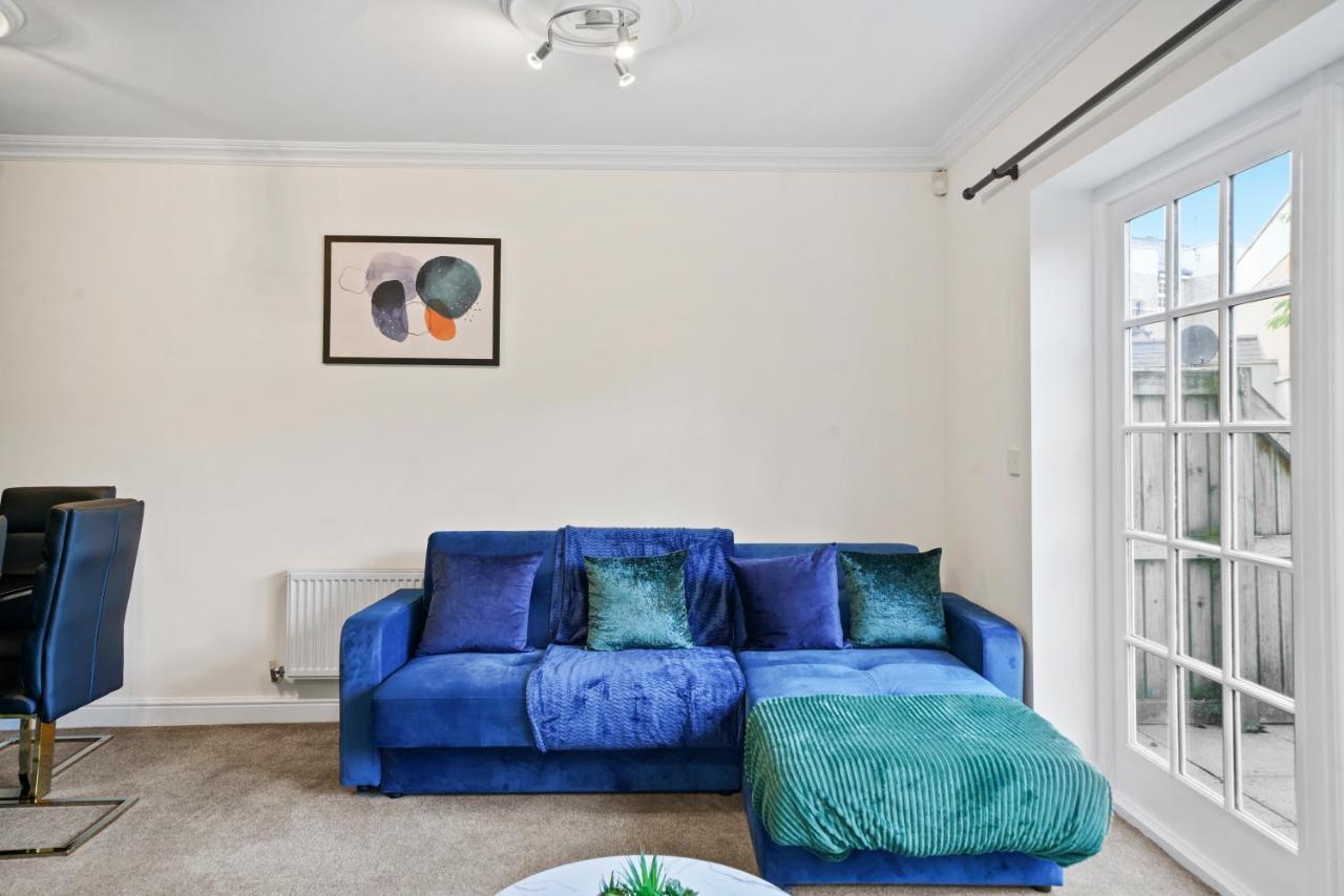 Lovely 4 Bedroom House In - Sleeps 10 Holiday home