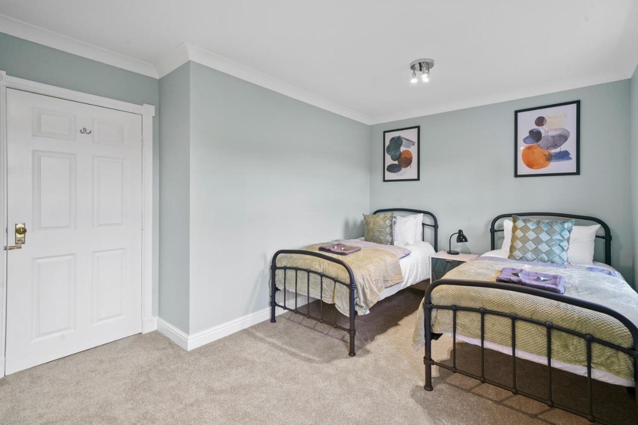 Lovely 4 Bedroom House In - Sleeps 10 York